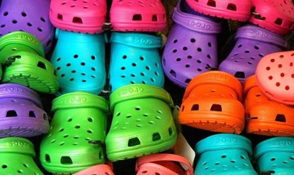 经典易穿舒适 “洞洞鞋” Crocs重新闪耀零售界.jpg