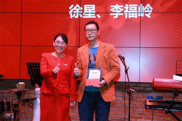 获奖人:徐星,李福岭(图为颁奖嘉宾及现场领奖人合照)最佳担当奖