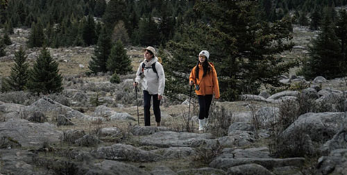 国内运动户外冲锋衣迎来黄金时代：从专业装备到时尚日常化