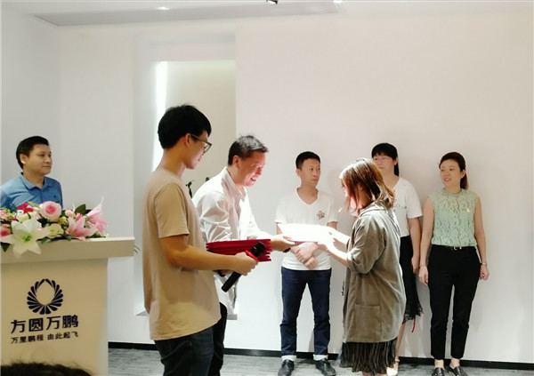 《商品决策未来》商品专科班18届6班的同学们毕业啦！12.jpg