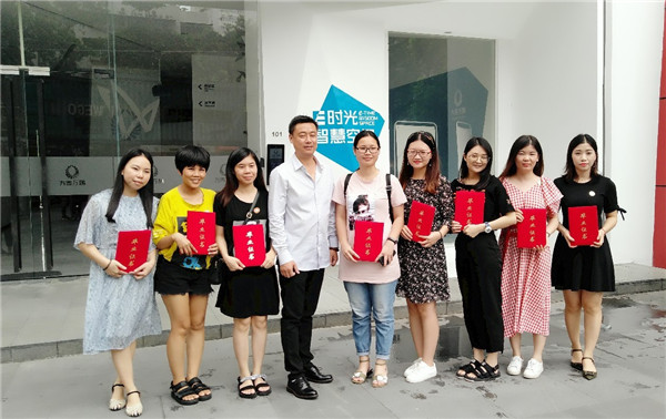 《商品决策未来》商品专科班18届6班的同学们毕业啦！17.jpg