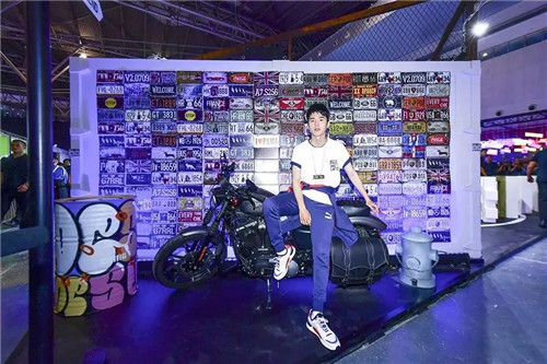 Supreme新LOGO撞脸猪肉厂 当乡村遇上街头3-3.jpg
