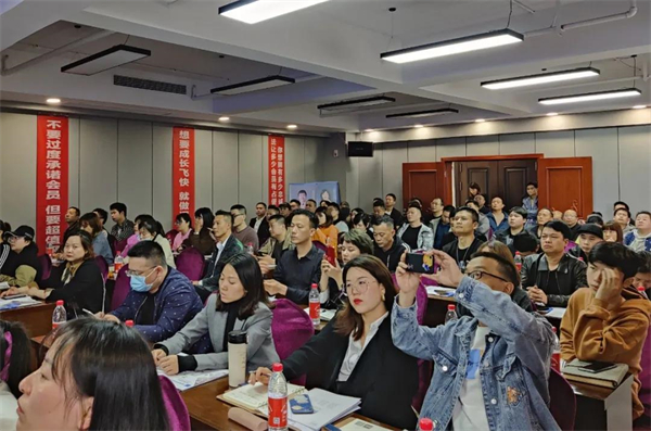 “品牌零售新增量”主题沙龙——株洲&南宁&贵阳站.jpg
