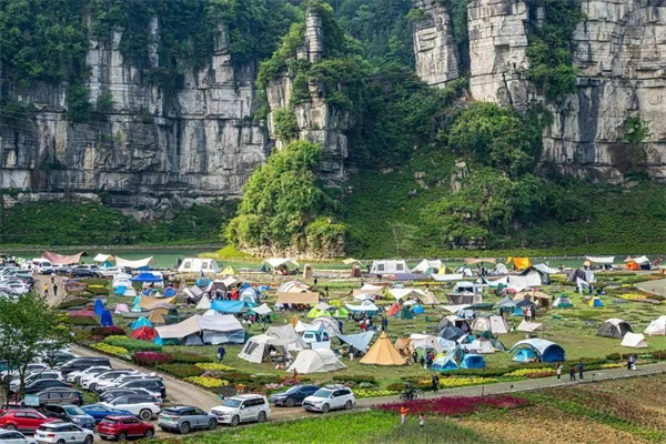 十一国庆新消费趋势洞察：反向旅游上热搜，预制菜蹿红...3.jpg