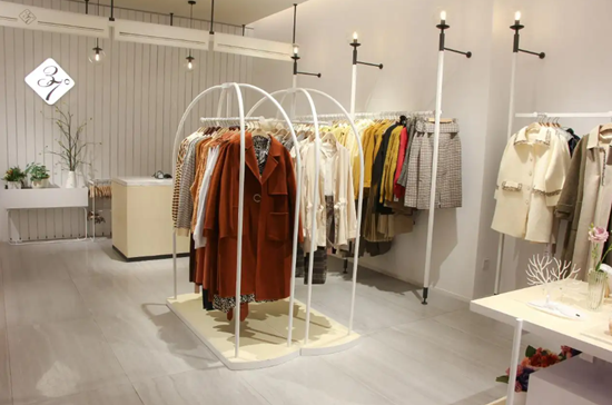 服装门店年终大促.png