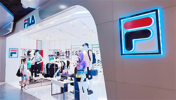 安踏VS耐克的第一之争！国际品牌在华市场势头依旧强劲？.jpg